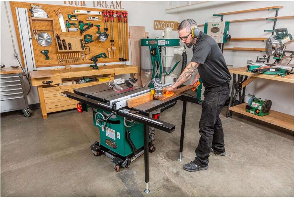 Grizzly 10" 240V Cabinet Table Saw with Built-in Router Table - G1023RLWX